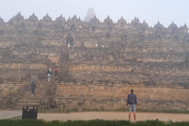 Von Yogyakarta aus: Ein-Tages-Tour Borobudur und Prambanan