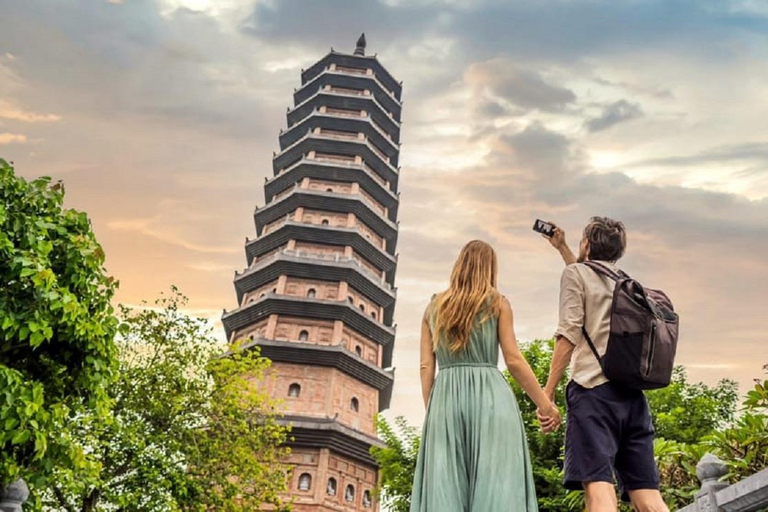 Tour di un giorno con la barca di Trang An, la Pagoda di Bai Dinh e la Grotta di Mua