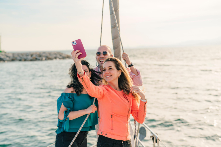 Barcelona: Passeio de barco a vela e voo de helicópteroPasseio de barco e voo de helicóptero