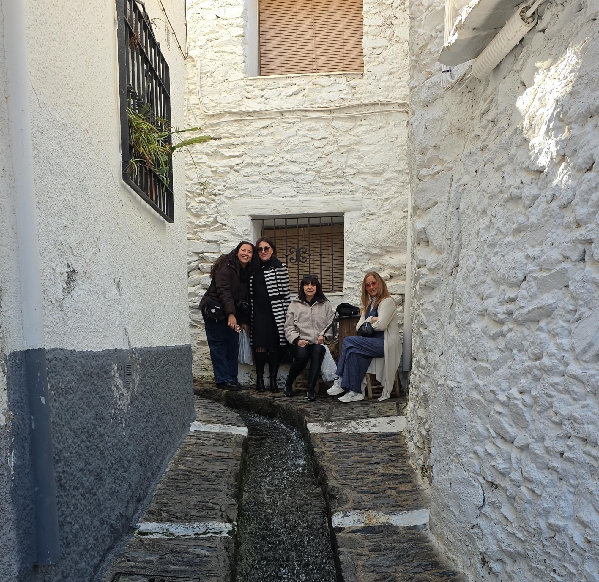 Von Málaga aus: Geführte Tour zu den weißen Dörfern der Alpujarra & zum Schinkenkeller