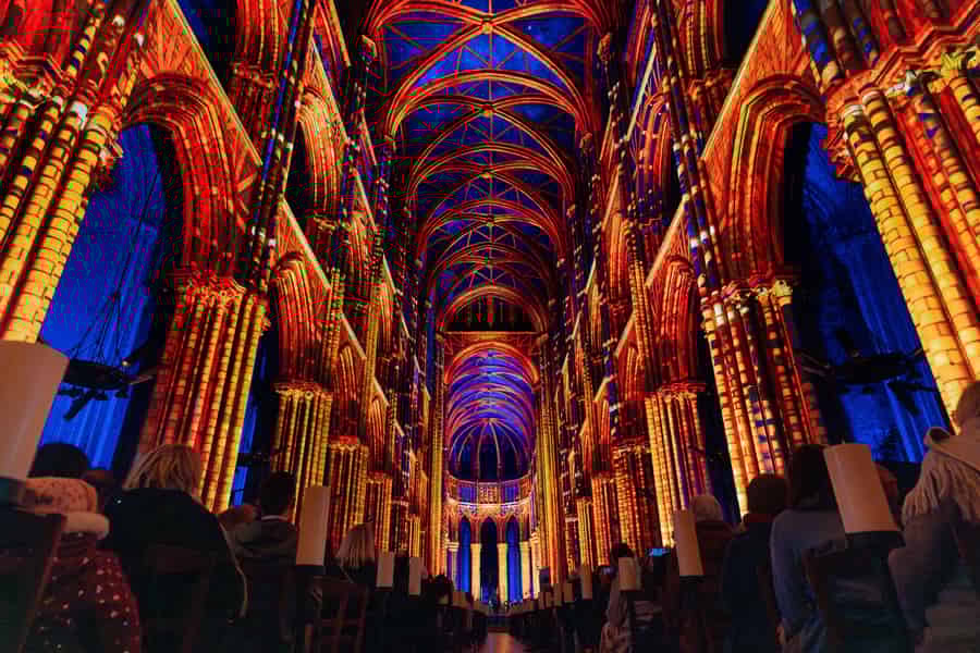 Brüsseler Kathedrale: Immersive Ton- und Lichtshow – Luminiscence. Foto: GetYourGuide