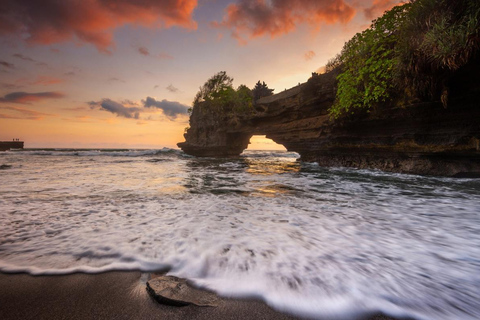 Bali: rafting en aguas bravas, bosque de los monos y puesta de sol en Tanah Lot
