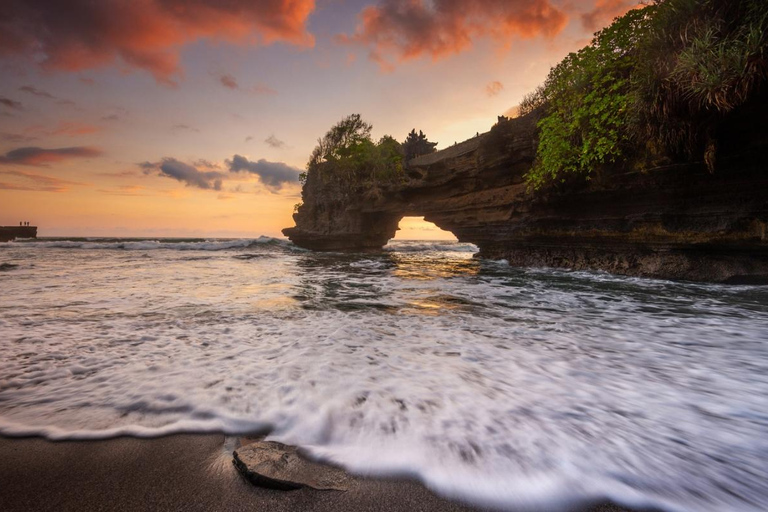 Bali: rafting en aguas bravas, bosque de los monos y puesta de sol en Tanah Lot