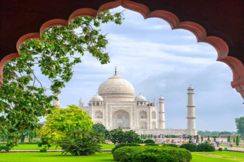 Delhi till Agra: Berättelser om Taj Mahal och lokalt livPrivat Agra-resa från Delhi – bil, guide och biljetter