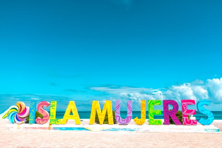 Desde Cancún: tour de un día en barco por la playa y esnórquel en Isla Mujeres