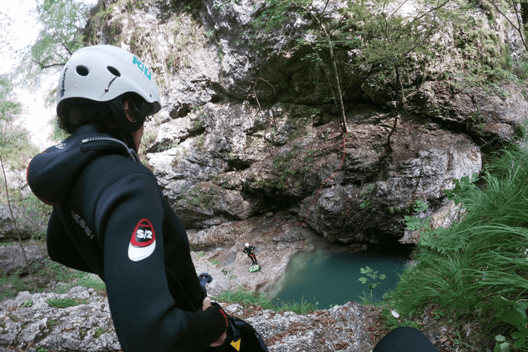 بوفيك: تجربة التجديف في الوادي مع الصور والمواصلاتBovec: Canyoning Experience with Photos &amp; Transport Included