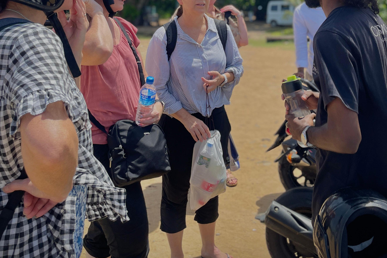 Galle: Private Full-Day Scooter Tour with Lunch and Guide Scooter Tour with a Swim
