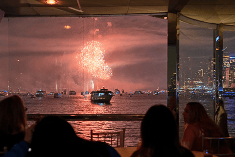 NUEVA YORK: Cena Crucero de Nochevieja con Música y Barra Libre