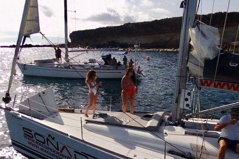 Los Cristianos: Dreamy Small-Group Sailing Trip with Food, Drinks & a Swim Los Cristianos: Soñador Small-Group Sailing Trip with Food, Drinks & a Swim