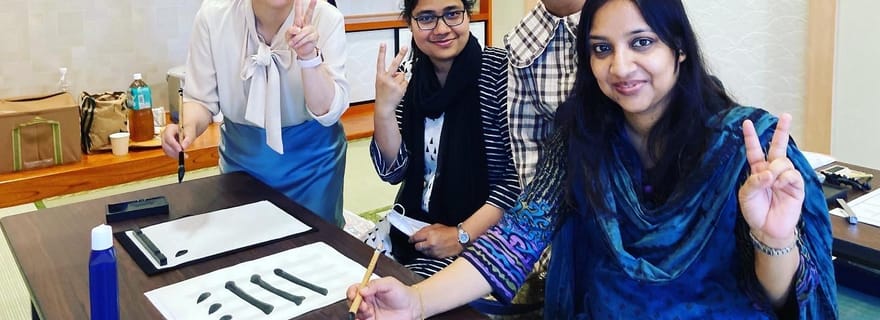 Calligraphie japonaise ou stage de karaté à Kagoshima