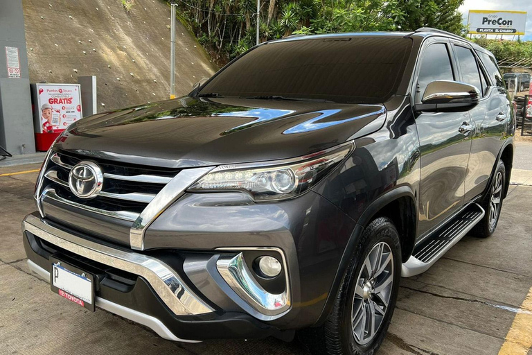 Lima: Private Airport Transfer in Luxury SUV