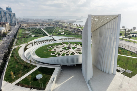 Baku: Hop-On Hop-Off Coach Tour + Optional Guided Walk in Icheri Sheher Hop-On Hop-Off Coach Tour + İçerişehir Guided Walking Tour