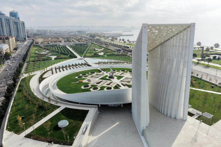 Baku: Hop-On Hop-Off Coach Tour + Optional Guided Walk in Icheri Sheher Hop-On Hop-Off Coach Tour + İçerişehir Guided Walking Tour