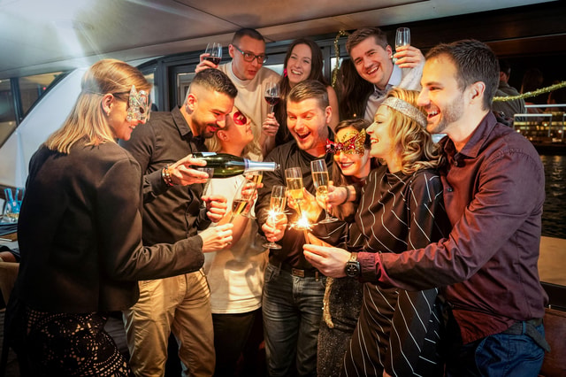 Budapest: Midnight Prosecco Cruise
