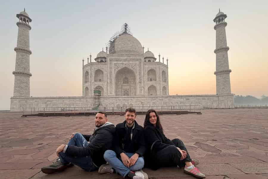 Ab Delhi: Exklusive private Tour zum Taj Mahal mit Luxusauto. Foto: GetYourGuide