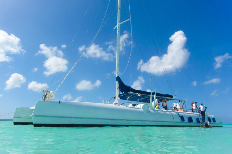 Catamaran Deluxe to isla mujeres for the best price