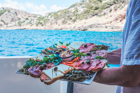Palma: Private Flybridge Motorboat Tour - All Included Palma: Sunset Tapas Cruise to Caves or Calas on a Llaut
