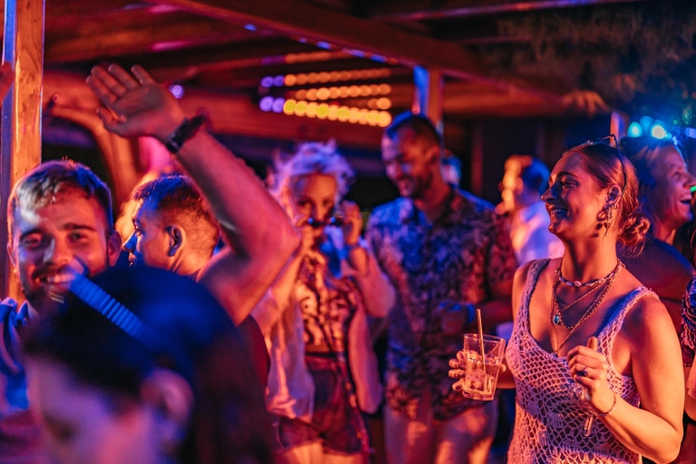 Palma de Mallorca: tour en barco al atardecer con DJ y pista de baile
