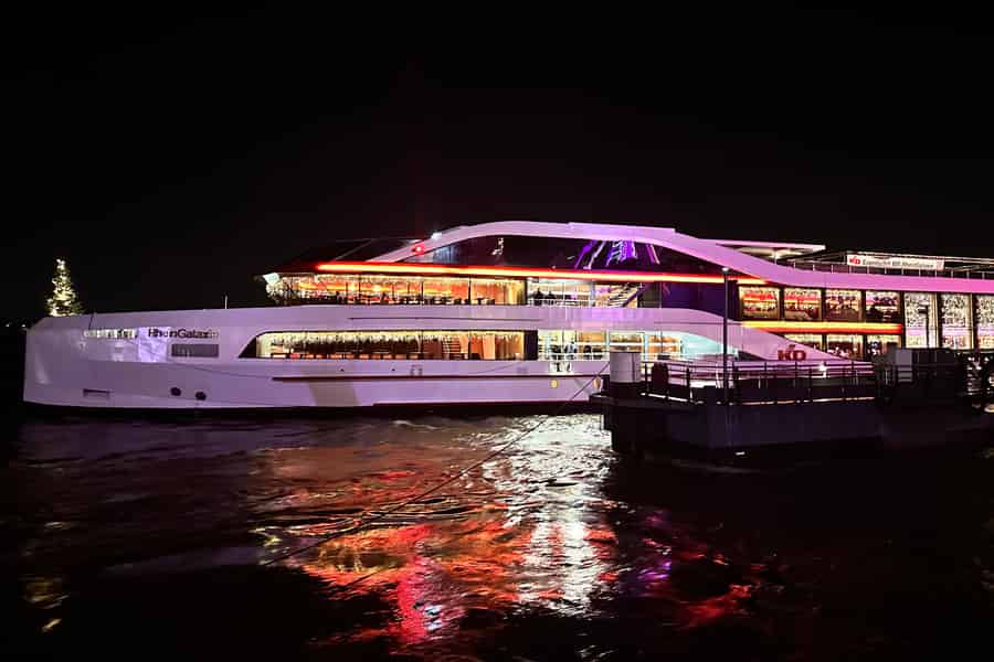 Düsseldorf: Winternachmittags-Bootsfahrt auf dem Rhein. Foto: GetYourGuide Düsseldorf: Winternachmittags-Bootsfahrt auf dem Rhein. Foto: GetYourGuide