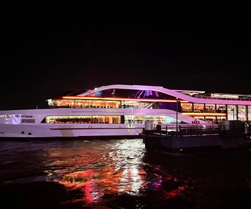 Düsseldorf: Winter Afternoon Boat Cruise on the Rhine