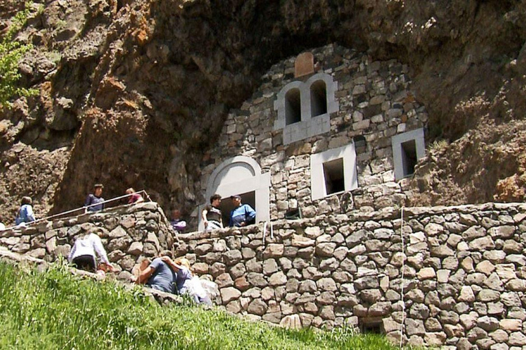 Yerevan: Tsaghkevank Monastery & Mughni Church Private Tour Yerevan: Private Tour Tsaghkevank Monastery & Mughni Church