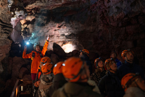 Reykjavik: Túnel de lava noturno e caça à aurora borealReykjavik: Túnel de lava à noite e caça às auroras boreais