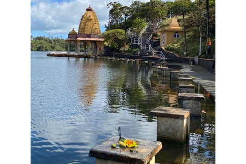 Mauritius South Highlights – Chamarel & Nature Wonders SOUTH GUIDED TOUR STANDARD CAR