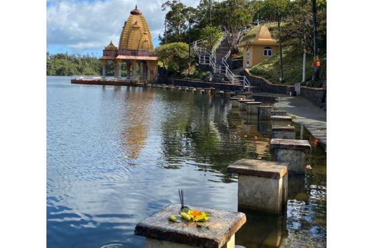 Mauritius South Highlights – Chamarel & Nature Wonders SOUTH GUIDED TOUR STANDARD CAR