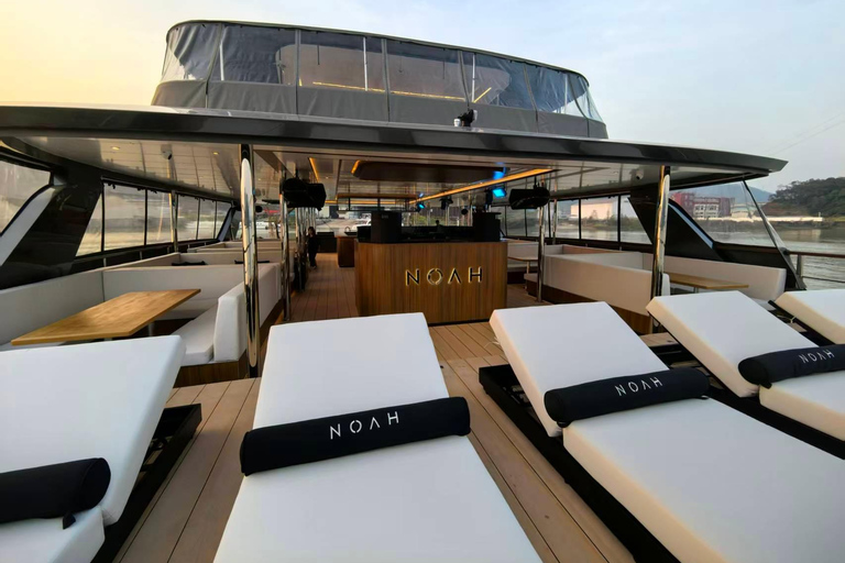 Phuket: Phi Phi Island Tour & Luxury Catamaran Party