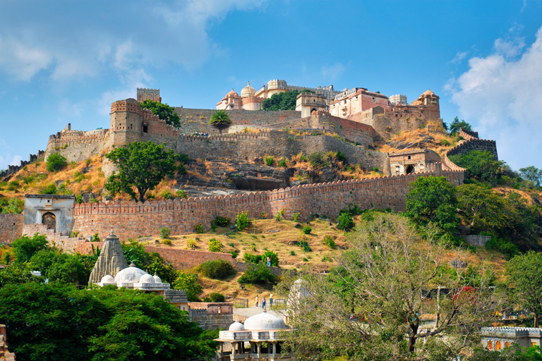 3 Tage Udaipur Stadtführung am See mit Kumbhalgarh FortDiese Option beinhaltet einen privaten AC-Transport und einen Reiseführer