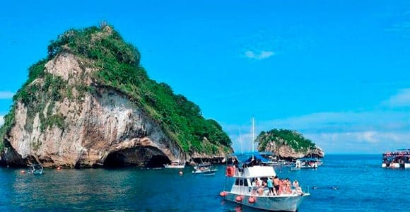 Puerto Vallarta: Arcos, Animas, Quimixto + Open Bar Onboard
