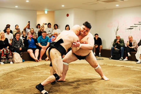 Osaka: experiência de sumô com espetáculo ao vivo e desafio para o