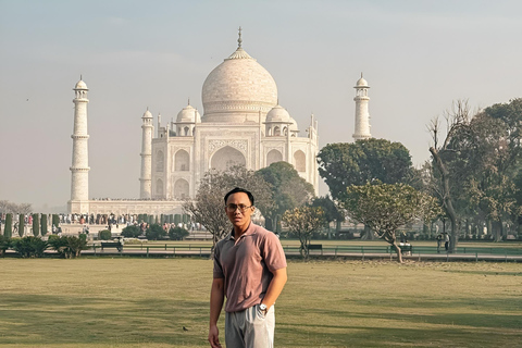 Delhi: Private Taj Mahal Sunrise Same Day Tour with Transfer A/C Car + Tour Guide only