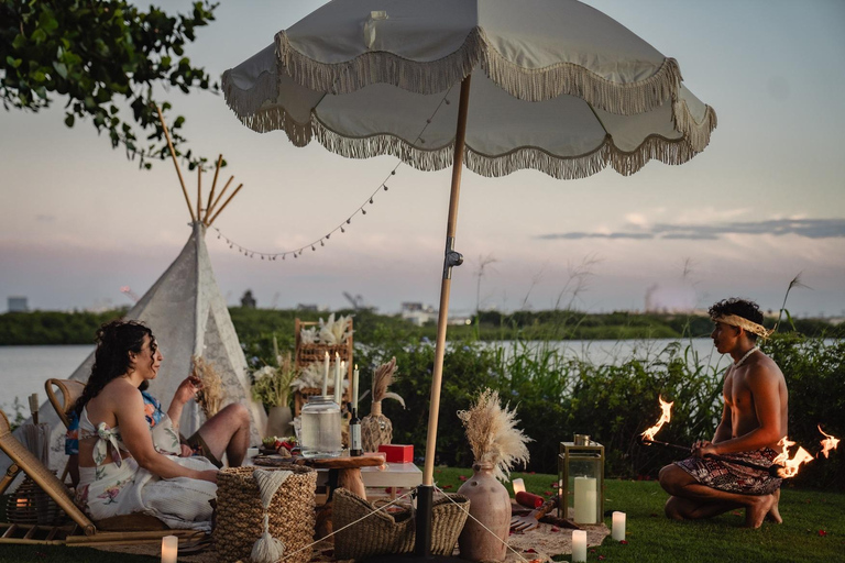 Waikiki : Beach Picnic with Professional Photography! Waikiki : Beach Picnic with Photography and Performance!