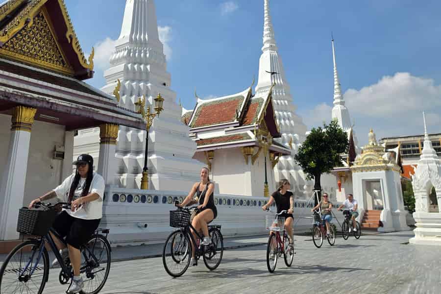 Bangkok: Fahrradtour zu versteckten Schätzen und Streetfood. Foto: GetYourGuide Bangkok: Fahrradtour zu versteckten Schätzen und Streetfood. Foto: GetYourGuide