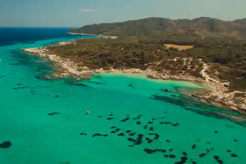Vourvourou: Crucero privado a la playa de Orange y la costa de Sithonia