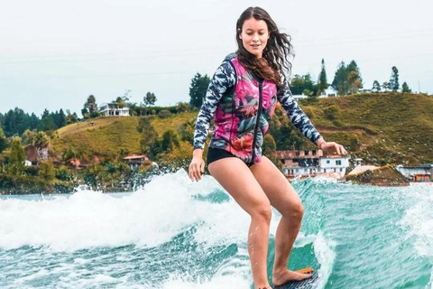 Guatapé: Wakeboarding and Wakesurfing Experience