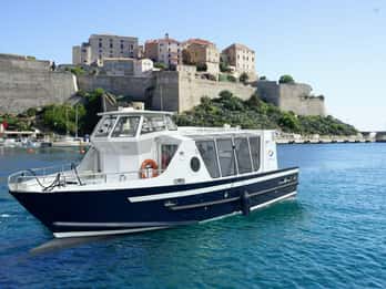 Calvi: Guided motorboat tour of Scandola and Girolata