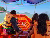 Hua hinten, Sam Cry Yod und Strings Nails Kev Group Tour - Housity