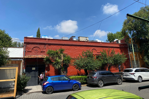 Mexico City: Intimate Frida Walking Tour & La Casa Azul.