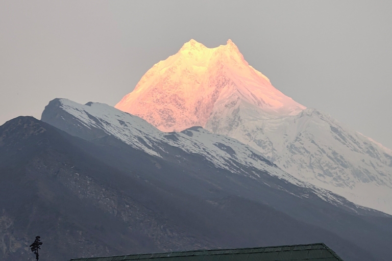 Trekking do bazy pod EverestemW pełni prowadzony przez anglojęzycznego przewodnika