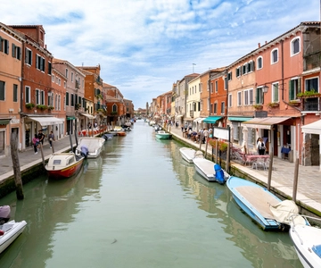 Full-day tour to Murano & Burano with Scenic Return Ride