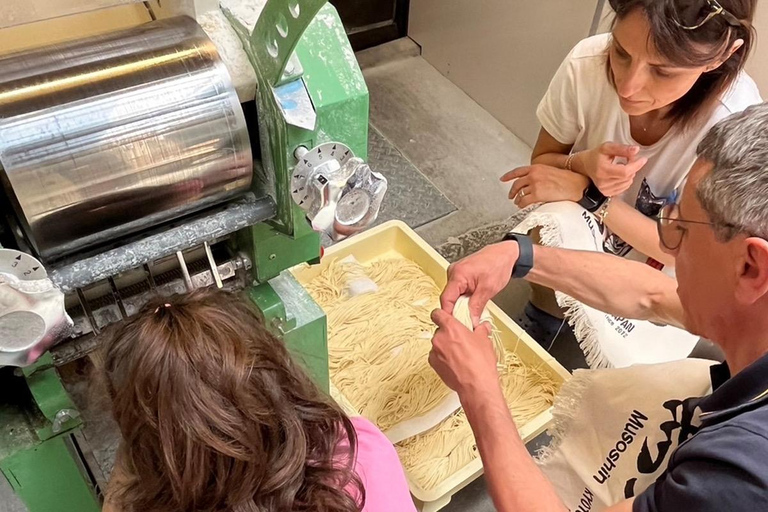 Experiência particular de fazer macarrão ramen em KyotoExperiência de fazer macarrão ramen em Kyoto