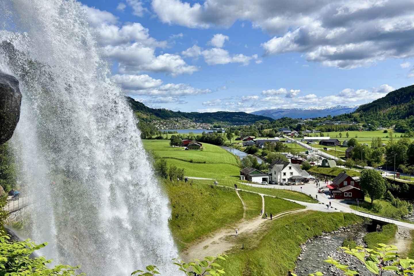 Bergen: Fjord, Waterfalls and Apple-pie – Guided bus tour