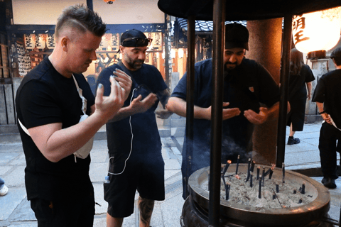 Osaka: Walking Tour with Namba Yasaka Shrine & Dotonbori