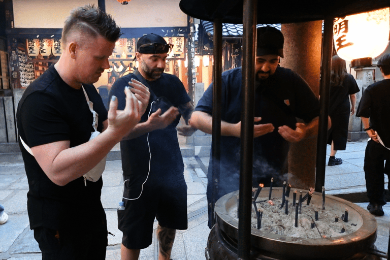 Osaka: Walking Tour with Namba Yasaka Shrine & Dotonbori