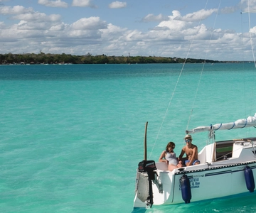 Sailboat tour in the seven colors lagoon of Bacalar