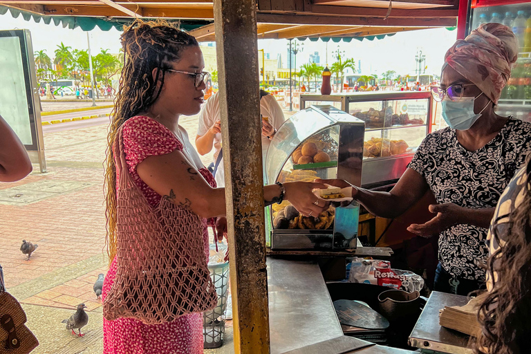 Visita gastronómica y fotos profesionales de la ciudad viejaOpción privada