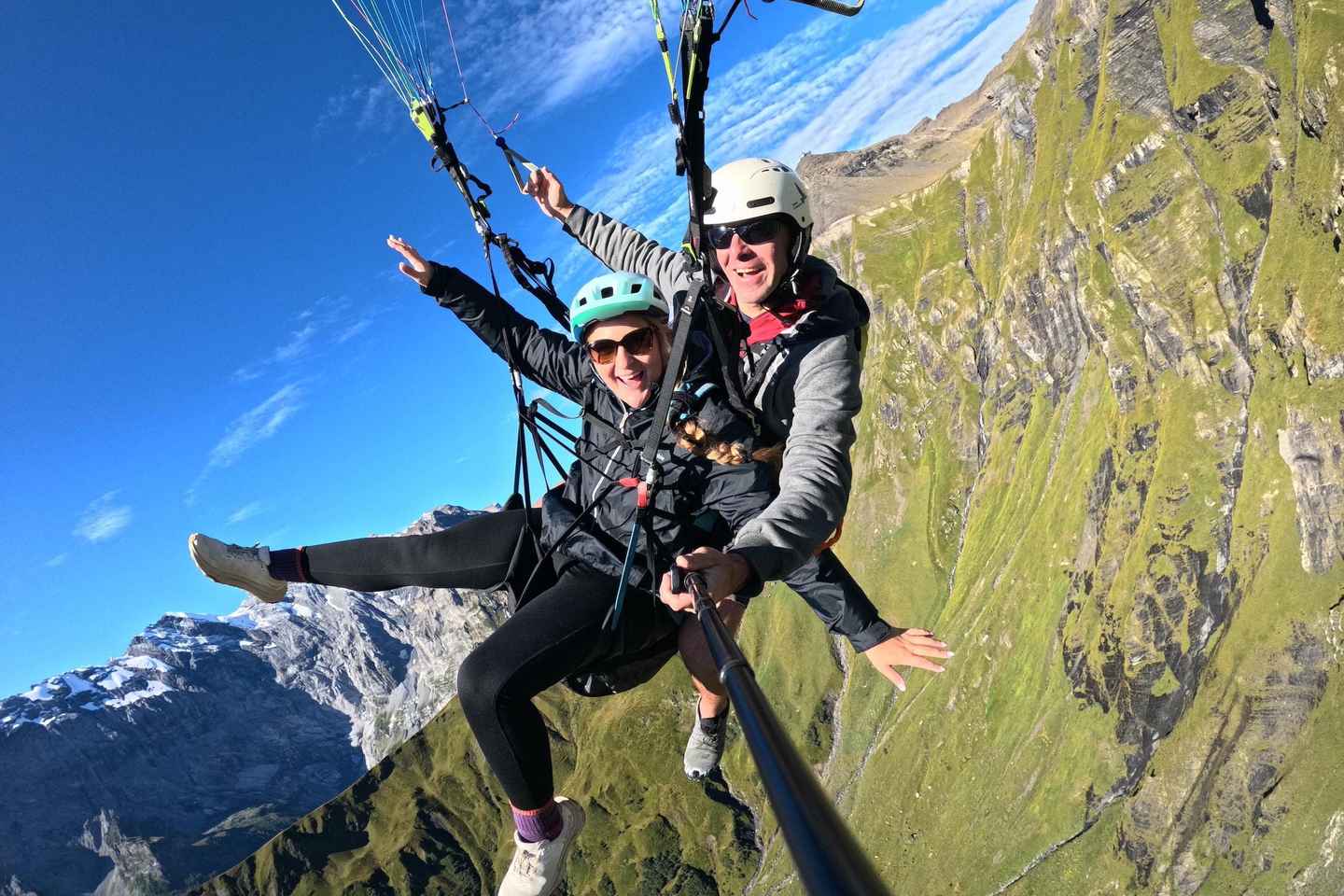 缪伦：全景滑翔伞双人体验

- 惊险刺激的滑翔伞飞行，俯瞰缪伦壮丽全景
- 亲身感受悬空飞行，尽享无与伦比的自由与美景
- 绝佳的高空视角，让您体验如猛禽般翱翔
- 专业教练陪同，保证您的安全与愉悦
- 畅游阿尔卑斯山脉，解锁不一样的旅行体验

关键词：缪伦、滑翔伞、全景飞行、双人体验、阿尔卑斯山