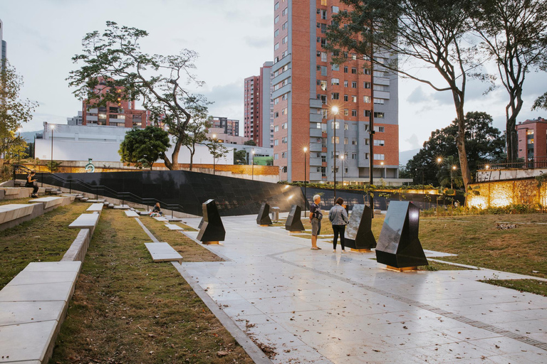 Medellín: Tour El Patrón en la CatedralEl Patrón en La Catedral